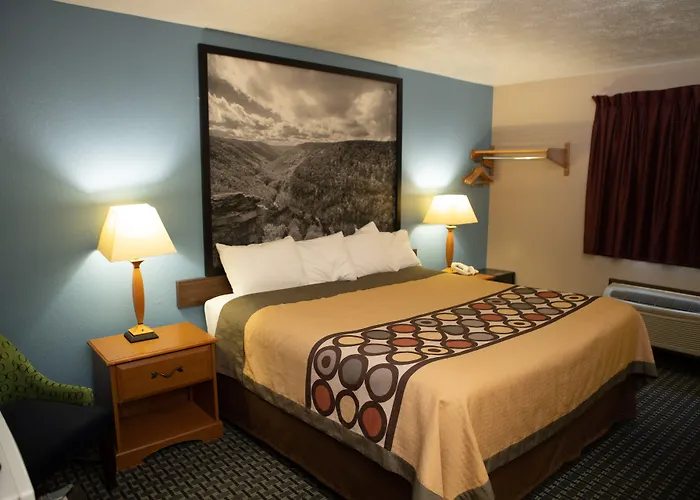 Super 8 By Wyndham Fairmont